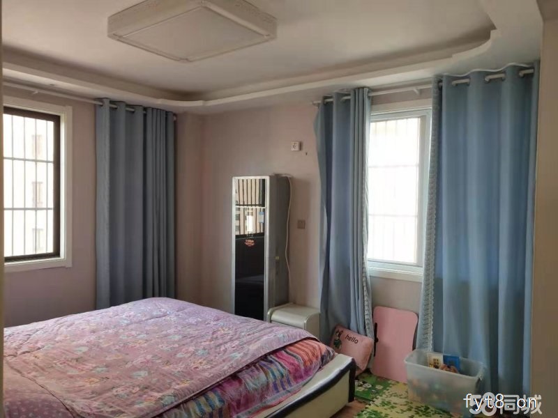 东城学 区电梯房 三室精装有产证 满五年没有税费 买房必看房